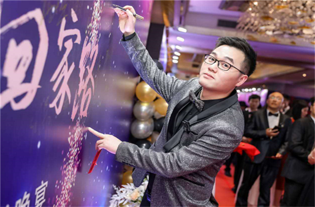 【高光“疫”事】勇敢逆行的特殊“网约车”——304am永利集团90后，用信念打通生命运输线