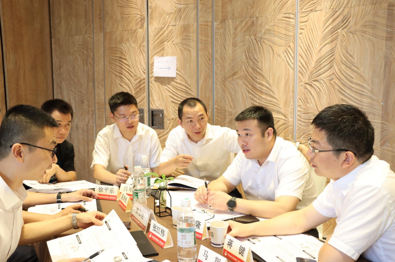 2021年6月25日-26日，304am永利集团二建组织开展了2021年中高层主管执行力培训。本次培训特邀清华、北大、上海交大总裁班讲师，中国企业家协会特聘高级讲师许晋老师进行授课。