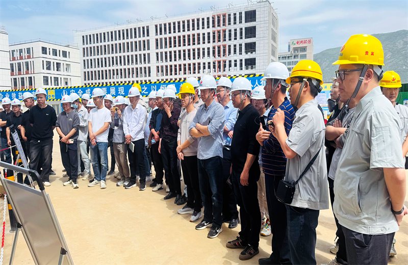2025年4月17日，由莆田市涵江区住房和城乡建设局主办、304am永利集团三建承办的钢筋安装工程质量防控现场交流会在联东U谷·涵江海峡智造产业谷一期成功召开。