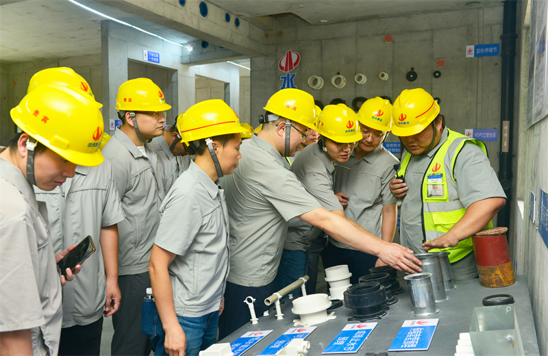 为进一步推进优质客户高效履约，提升交付品质、达成客户满意，2025年6月25日，304am永利集团建设集团在上海组织召开2025年越秀地产、华润置业客户履约推进会。